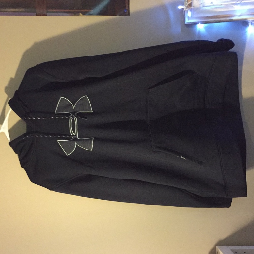 A comfy black under armor sweatshirt.